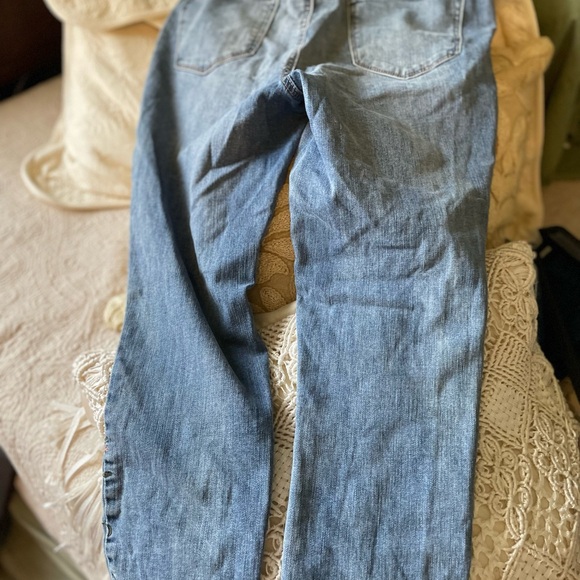 Time and Tru floral embroidered Denim Jeans in Blue and pink vintage torn look - Picture 4 of 4